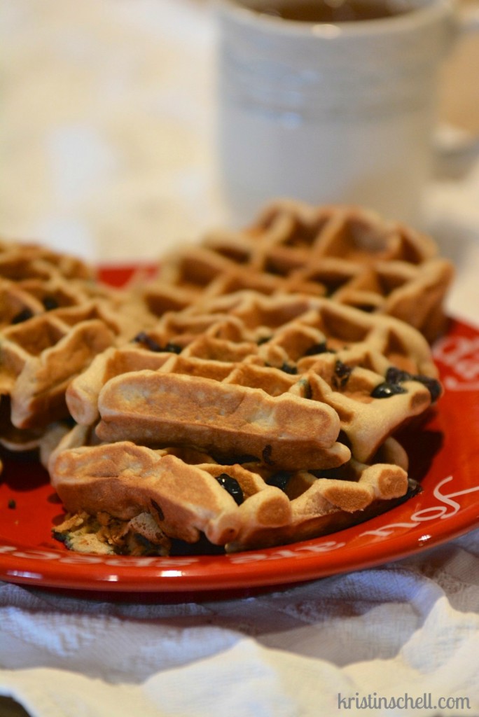 Healthy family favorite breakfast | Gluten and dairy free waffle recipe 