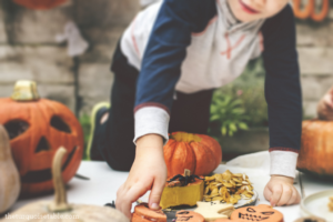 10 Ways to Engage Your Neighbors at Halloween